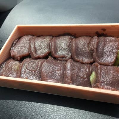 春木春陽堂。, 1年間で22日しか営業しないレアすぎるお店 ￣∇￣ , 2025年は4月14日から5月5日までの販売！,よもぎ摘みの時期で良きよもぎがある時だけの販売にしてるから、短いみたい！, よもぎが香る餅とあんこの組み合わせはたまりませんなあ！, 住所 奈良県葛城市當麻7 ,デザート おデザ 奈良グルメ 奈良スイーツ 関西グルメ 関西ランチ よもぎ餅 グルメ好きな人と繋がりたい