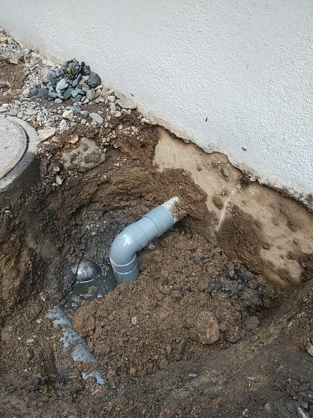 風呂の排水を流すと地面から水が出てきます有限会社アール