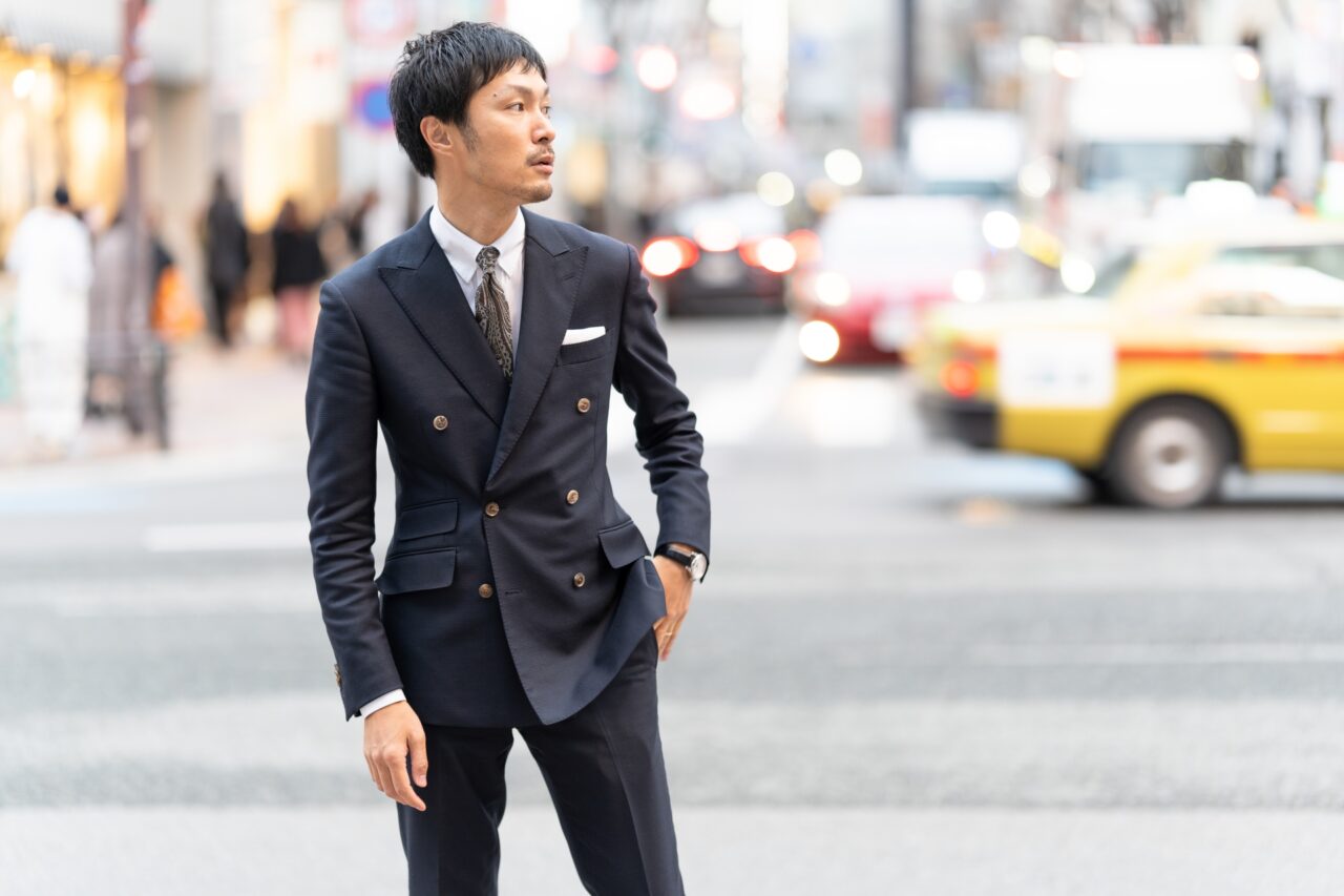 ダブルスーツはビジネスシーンで着用できる？マナーも紹介！大阪・京都のオーダースーツ専門店