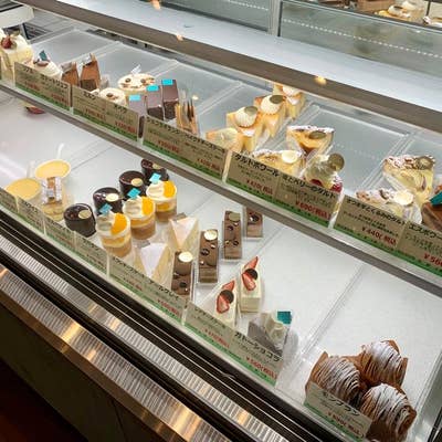 お知らせ』 いつもパティスリーエスポワールをご利用頂きまして誠にありがとうございます。ご予約にてご用意させて頂いている「えすコロデコレーション」ですが、こちらを前日 前日が定休日の場合は前々日 までのご予約に変更させていただきます。当日のご予約ではご