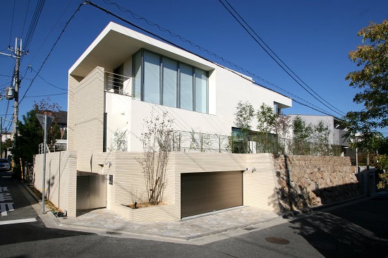 3階建てビルトインガレージで車2台分を確保したい価格や間取り実例、メリット・デメリット