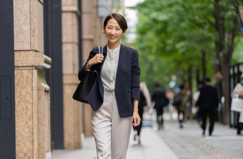 女性向け転職活動スーツの選び方 着こなしもパンツとスカートに分けてご紹介コラム AOKI公式通販