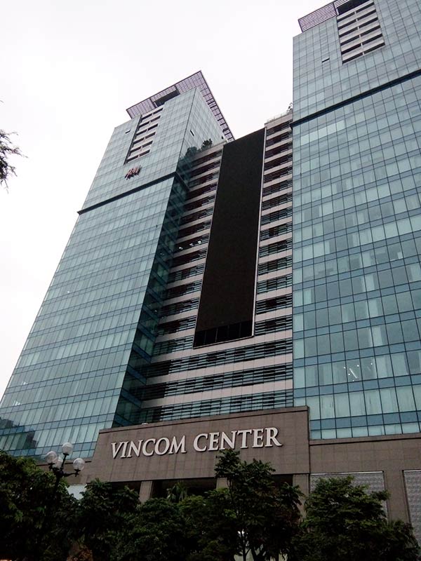 🛵〰️ ビンコムセンター 地下にローカルスーパーがあるので お土産買いにも活用できます💪ホーチミンベトナムhochiminhvietnamskyinstagramphotographyphotoofthedayphoto2025年のホーチミン旅行は ミートラベルにお任せ