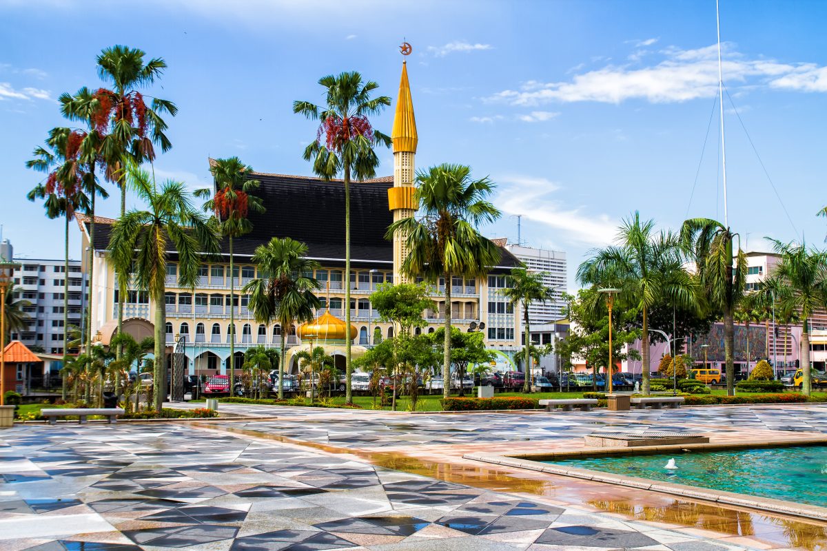 ボルネオ島のブルネイ・ダルサラームはお金持ちの国？che