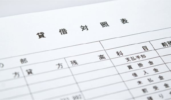仕訳帳などの仕訳を見ると、勘定科目ごとに色が分かれています。それぞれどのような意味がありますか？マネーフォワード クラウド会計サポート