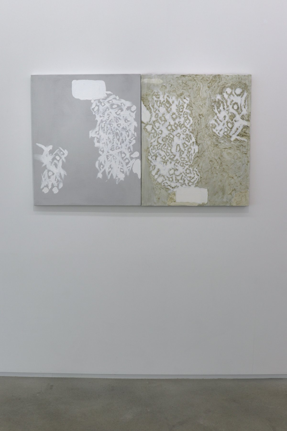 中西夏之 韻 洗濯バサミは攪拌行動を主張する 擦れ違い 遠のく紫 近づく白斑ShareArt