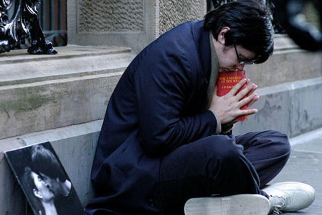 ジョン・レノンを殺した男」 マーク・チャップマン - メルカリ