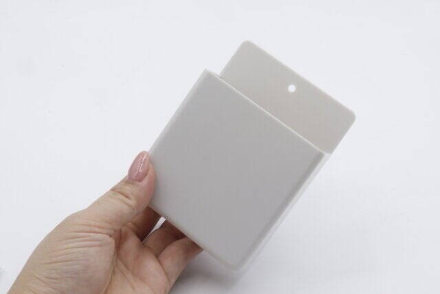 ダイソー 「マルチティッシュボックス」スマホスタンド付き!?リモコンなどテーブル上がスッキリ片付く◎イチオシichioshi