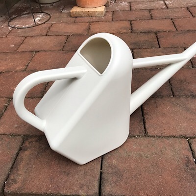 ちょっとしたアイデアで大違い！ 「サタデープラス」でも取り上げられた「立てられるジョウロ」レビューGetNavi web ゲットナビ