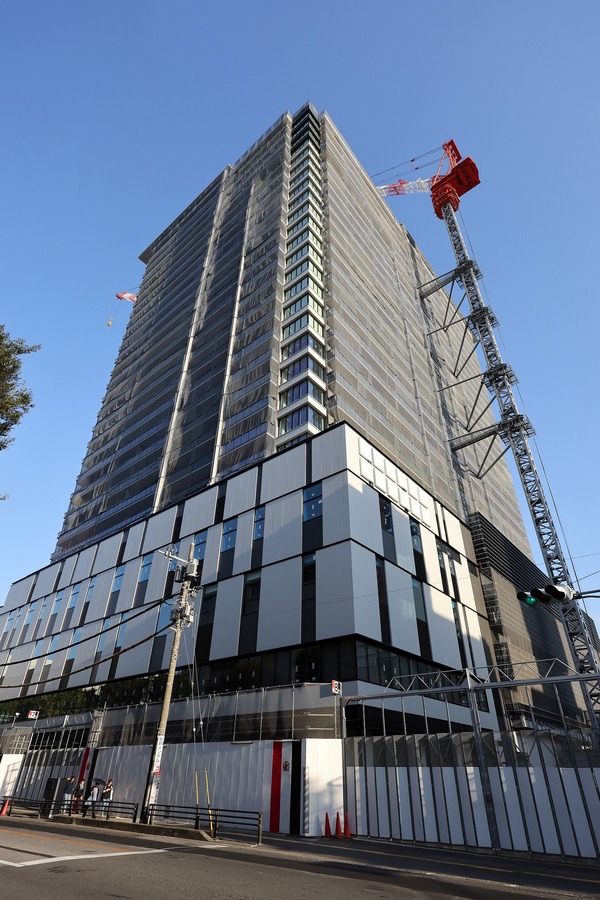 警視庁の屋上に立つアンテナ塔の無料の写真素材 - ID.44362フリー素材 ぱくたそ