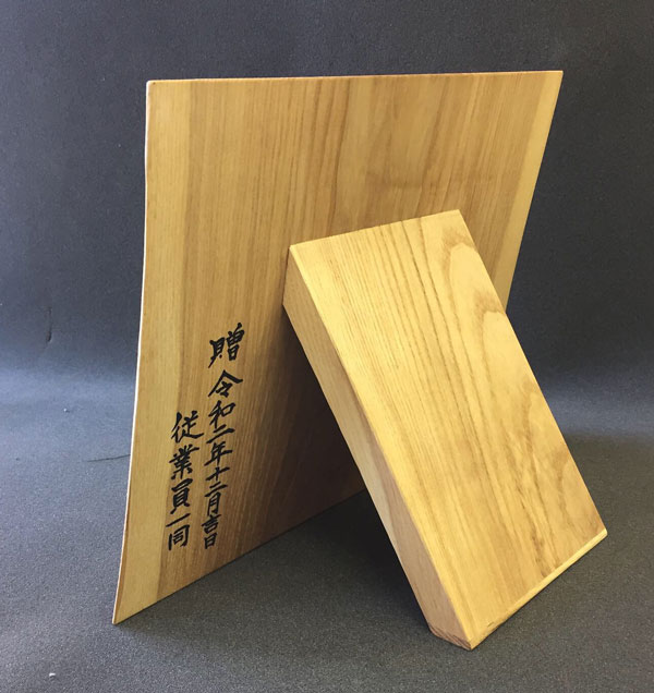 卓上木製看板のご紹介木の看板・木製看板・木彫看板制作のオーダーは東京都町田市「木と字の神林」