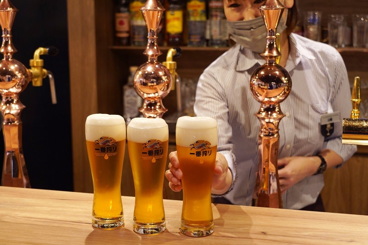 トリアエズビールデ！』 発売日にこちらを購入して 翌日は嬉しい休日♡ 朝からスイーツ作りではなく 焼き鳥を仕込み 随分前のキャンプ以来かも😂とりあえずビール！ 私はノンアルビール で 焼き鳥パーティーをしました🍻🏮😆 お皿は 1人前・ねぎま ・もも ・とり