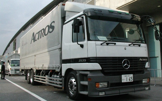 まだ戦前気分!? アメリカ軍が古き良き「ボンネット型トラック」を使い続ける「4つの理由」とは乗りものニュース