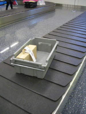 飛行機に「ハサミ」だけを預けてみた: 旅とデザインの研究