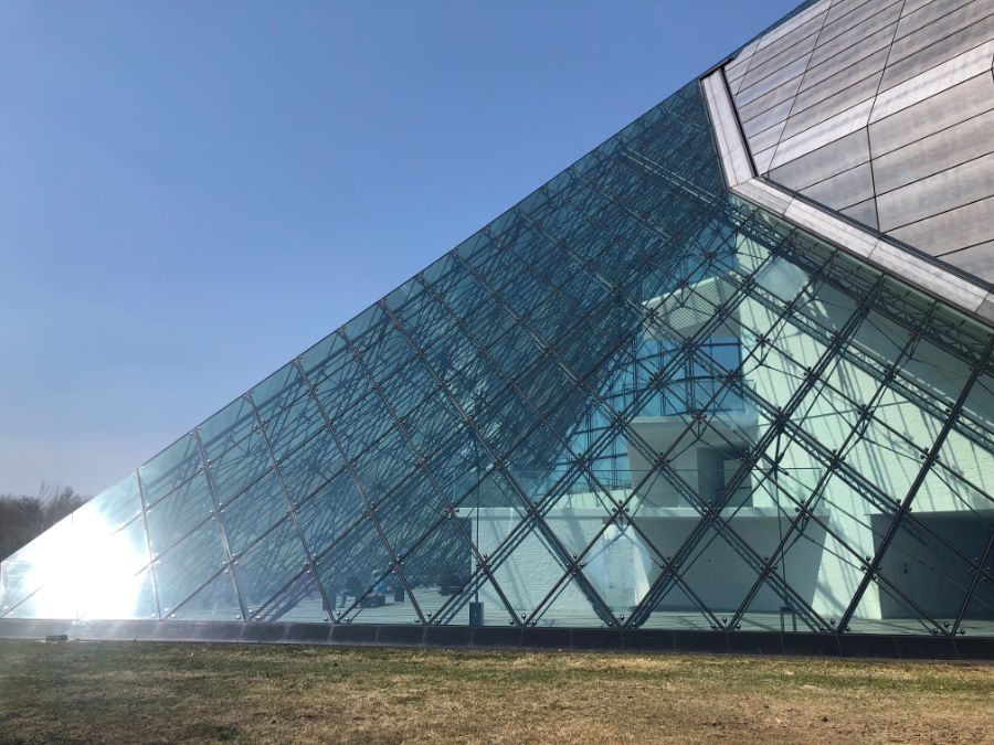 モエレ沼公園 ガラスのピラミッドがあるパワースポットを兼ねた芸術性の高い公園札幌＆大通公園 観光・旅行情報ガイド サポカン