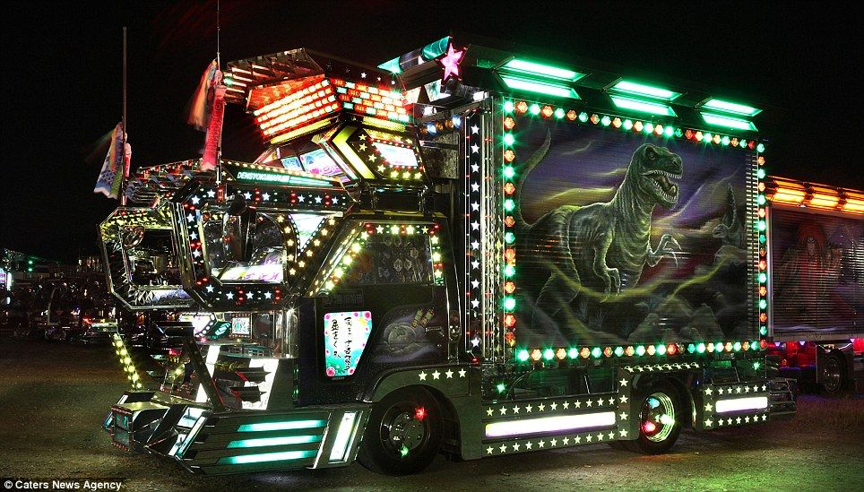 友近、星田英利がデコトラ運転手役、舘ひろし演じるトラック野郎の物語 - お笑いナタリ