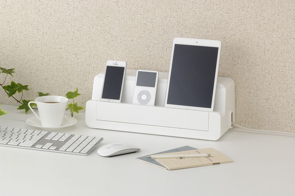 tower タワー モバイル充電ステーション 充電ステーション シンプル おしゃれ スマホ 時計 眼鏡 メガネ ケース 置き スマホスタンドスマートウォッチ 充電 デスク周り デスク 上 収納 山崎実業-キレイスポット - プレゼント＆ギフトのギフトモール