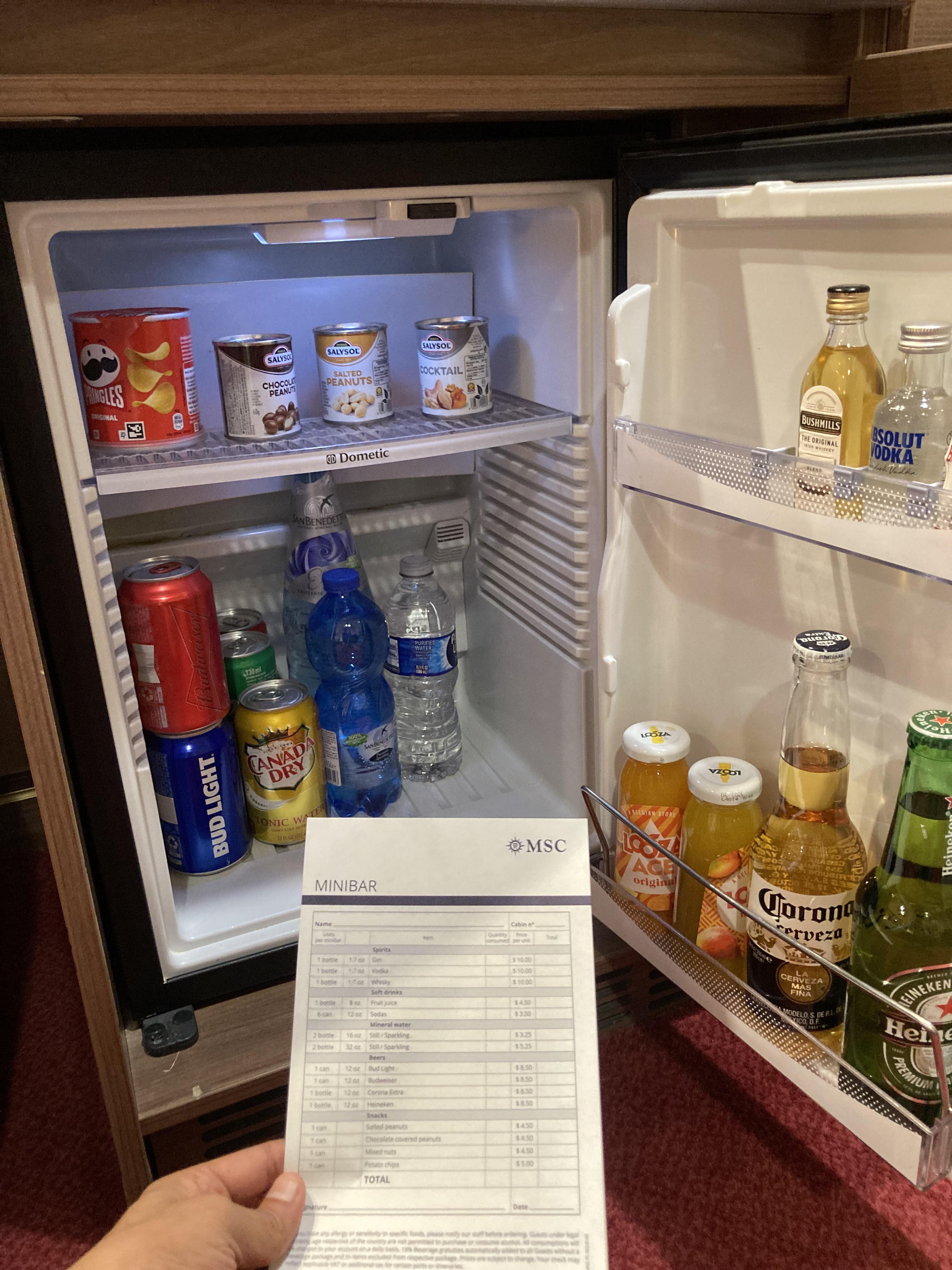 ホテルのミニバーはなぜ高いのでしょうか？大学生のホテル業界への道