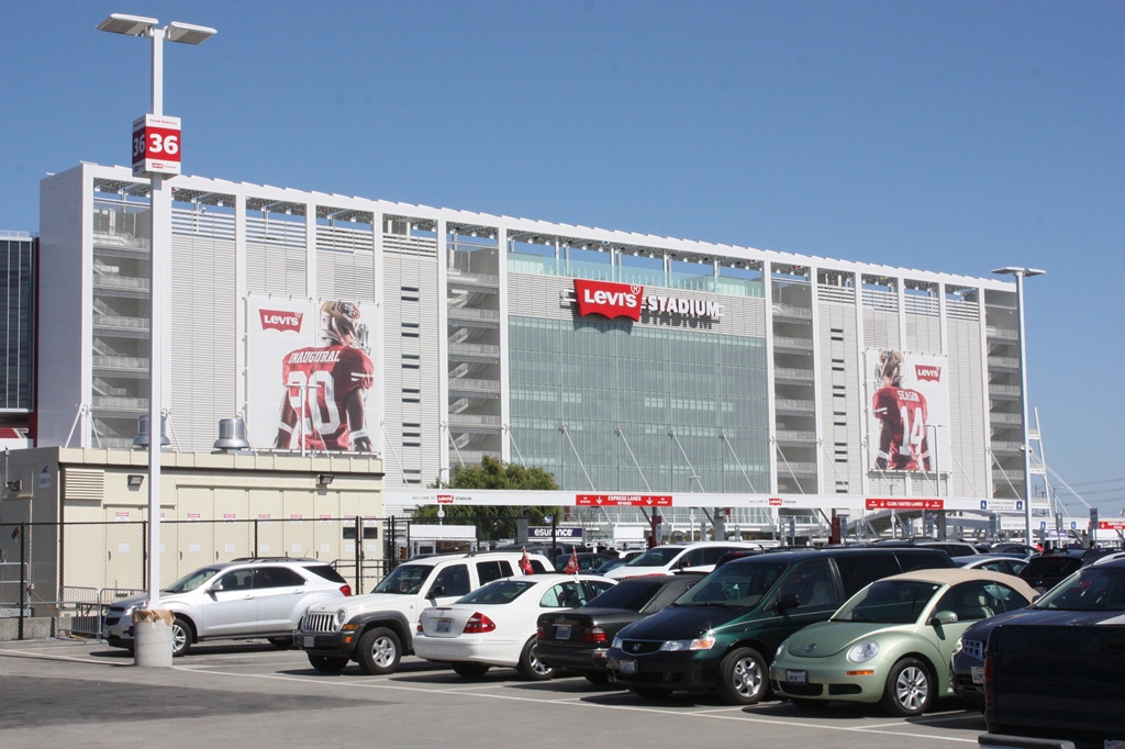 リーバイス スタジアムでのサンフランシスコ 49ers フットボール ゲームKlook