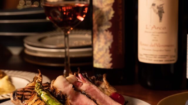 濃厚で滑らかなチーズケーキ クラシックなチーズケーキをお楽しみください！ ロジウラリブレは パーティプランも充実 グループでのご利用は10名様前後から貸切最大30名様まで ご利用頂けます✨ 中洲川端駅から徒歩3分 ロジウラリブレへGO😊 メンションはこちら