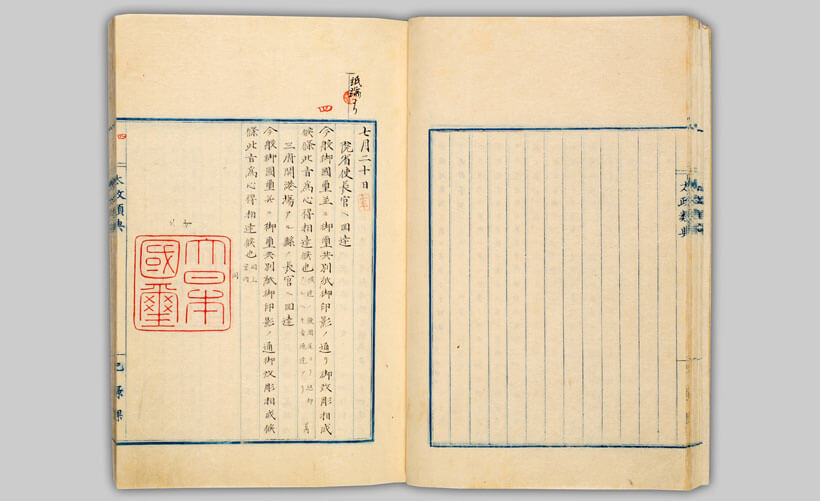 台湾の「国璽」国璽 こくじ とは国家の象徴として重要文書に押されるハンコのことです。 蔡英文總統は20日、第15代総統として宣誓を行い、立法院長 国会議長 から国璽を受け取りました。写真のものは、「中華民国之璽」といい、民国18年 1929年 から受け継がれ