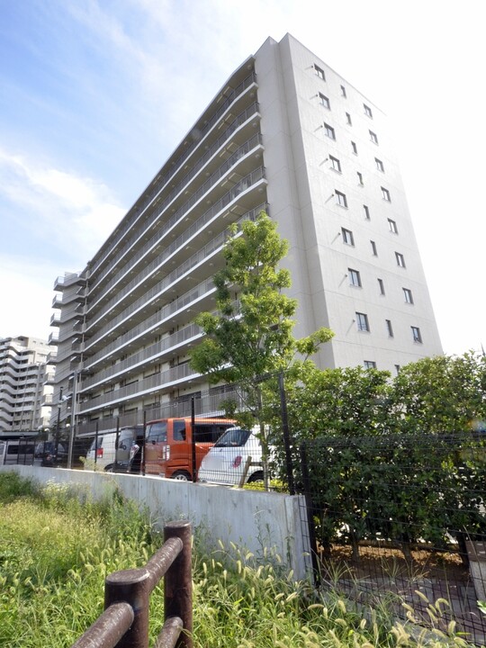 いつも当店をご利用いただき誠にありがとうございます。 お知らせです。 私共のお店、『和食月山 鮨処明日香』は、9月1日をもって閉店することとなりました。2013年4月23日のオープンから約11年4ヶ月、数多くのお客様が当店に足を運んでくださいました。 スタッフ一同