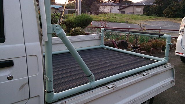 軽トラの荷台にペットは載せれる？違反になるか調査しました！軽トラ荷台収納ボックストラボ