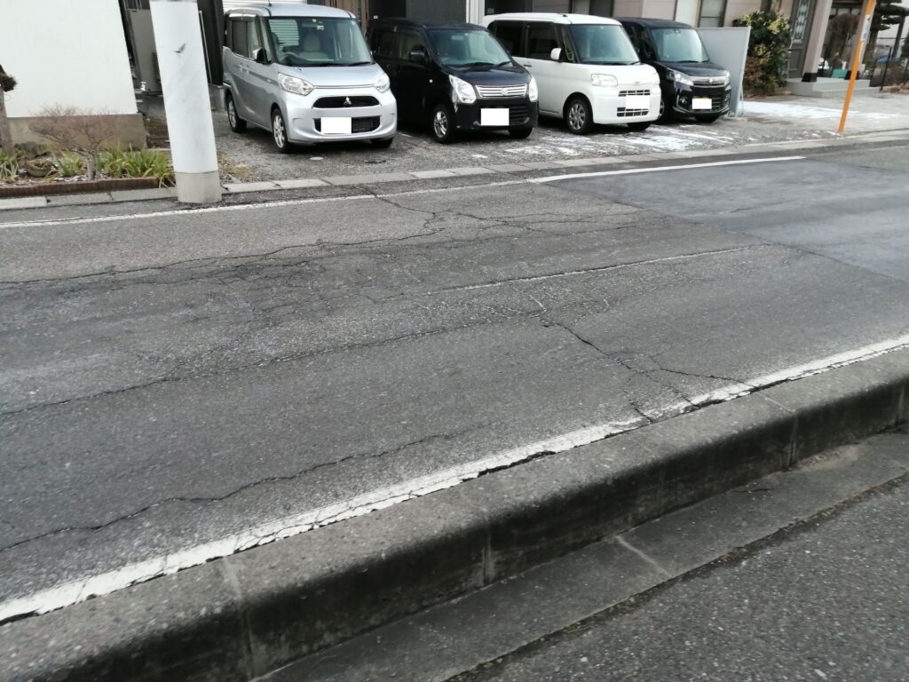 家の駐車場スペースって最低限のサイズ幅・寸法は？ 車種や土地に合わせて自宅駐車場を設計しようSUUMOお役立ち情報