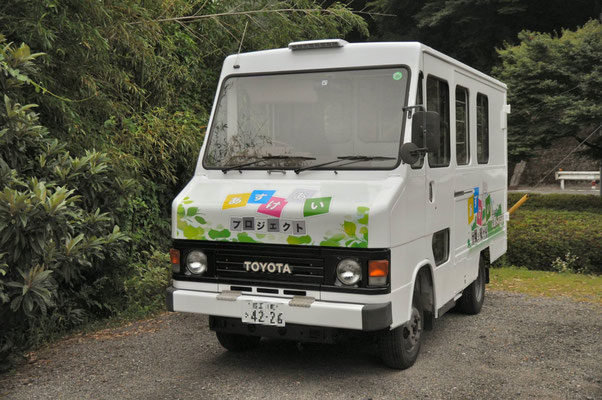 DHL配達バン — ストック編集用写真©ventanamedia 47935433