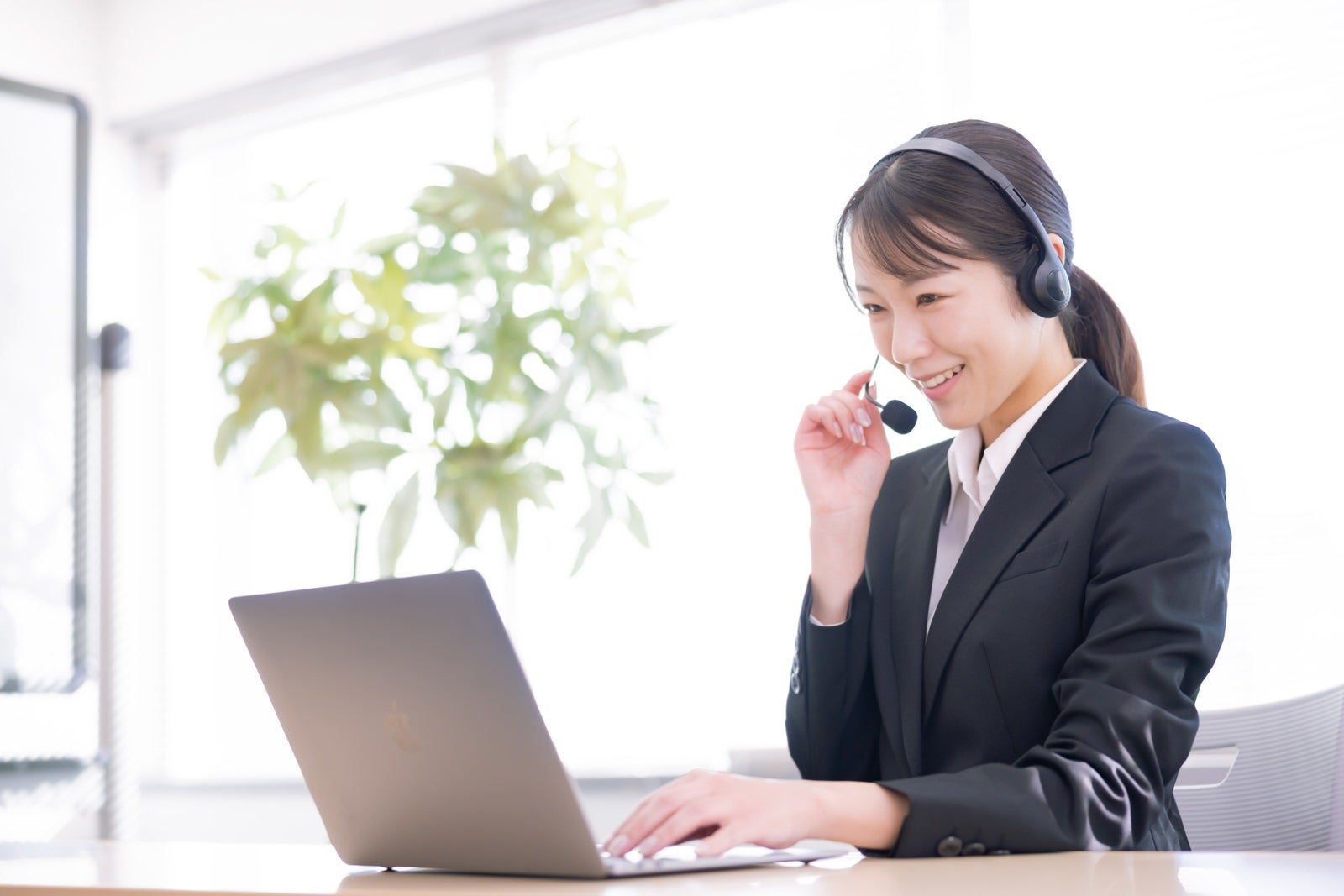 1,500点を超えるテレアポ 日本人のイラスト素材、ロイヤリティフリーのベクター素材グラフィックスとクリップアート - iStock