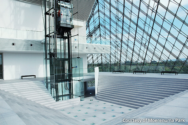 札幌東区「モエレ沼公園」イサムノグチ設計『ガラスのピラミッド』を体感！札幌ノマド北海道のグルメ・観光・レジャーを紹介する地域情報ブログ