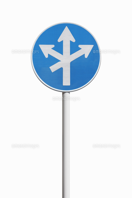 右折禁止とは。指定方向外進行禁止の標識・右折レーンチューリッヒ