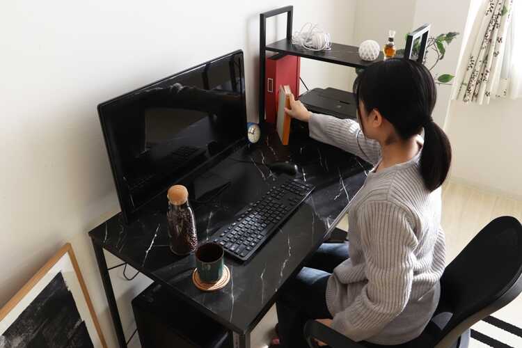 DE-2068 黒の大理石柄パソコンデスク幅120cm・サイド棚付き