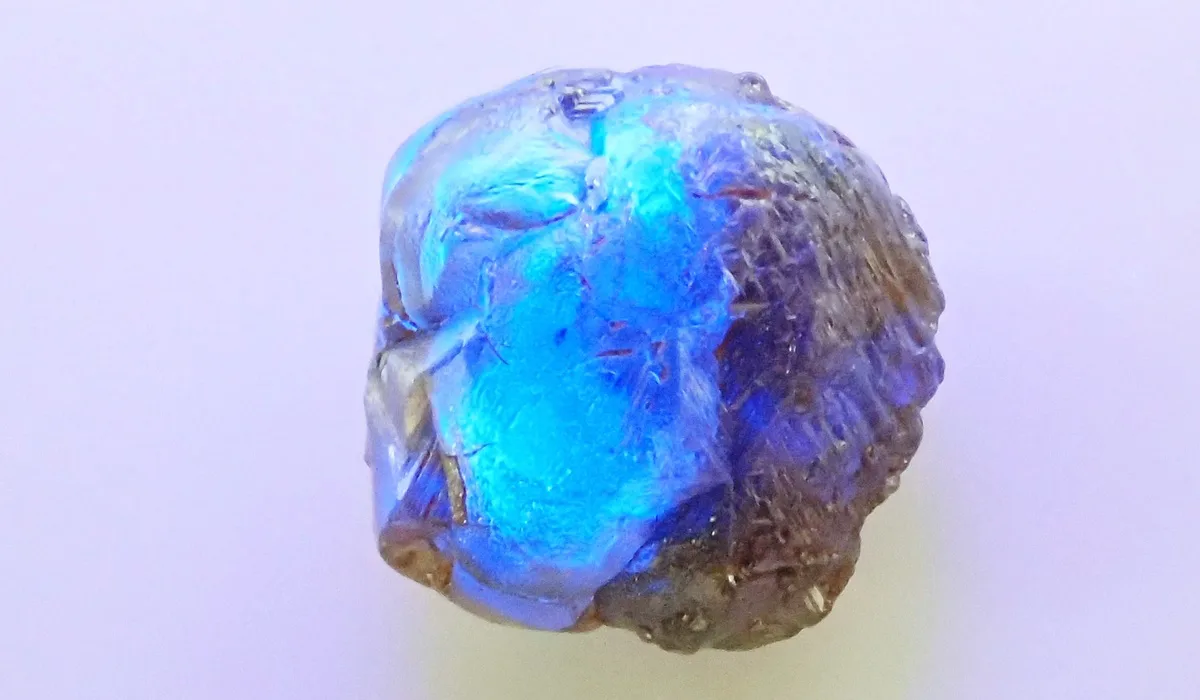 タンザナイトの価値や価格相場、選び方のポイントルースとジュエリーで変わる？カラッツ Gem Magazine