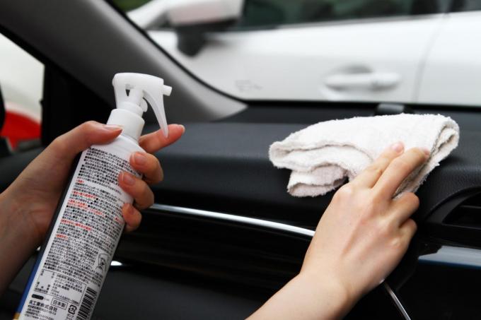 ダッシュボードの気になるキズはトータルリペアヤマトにお任せ！！ステアリングやシートなど内装の交換・修理車の内装・ホイール修理なら滋賀のトータルリペアヤマトキレイに修復