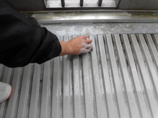 ベランダ掃除のコツ適切なタイミングや2パターンのお掃除方法家事代行サービスお掃除サービスのダスキン