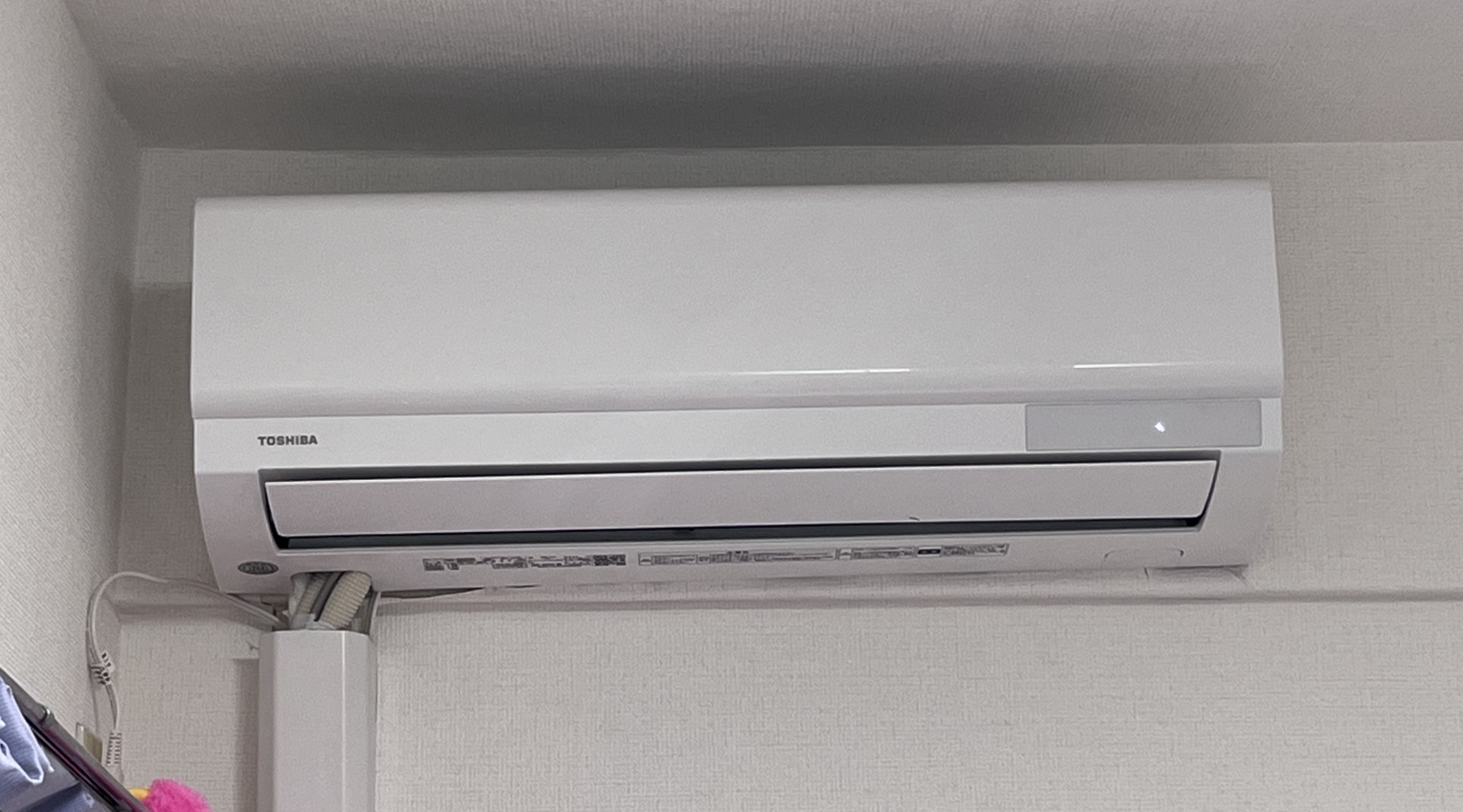 エアコンの配管口粘土パテが取れた！ 虫の侵入を防ぐわずか3分のDIY補修法！ 使った道具も紹介 - Let's DIY !! ～関目家の図工時間～