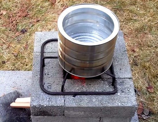 キャンプで焚き火 自作ロケットストーブの作り方 簡易スウェーデントーチも紹介キャンプのアイデア特選街web