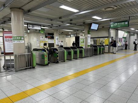 大阪市西区のドーム前千代崎駅の改札口 写真素材6887830- フォトライブラリ