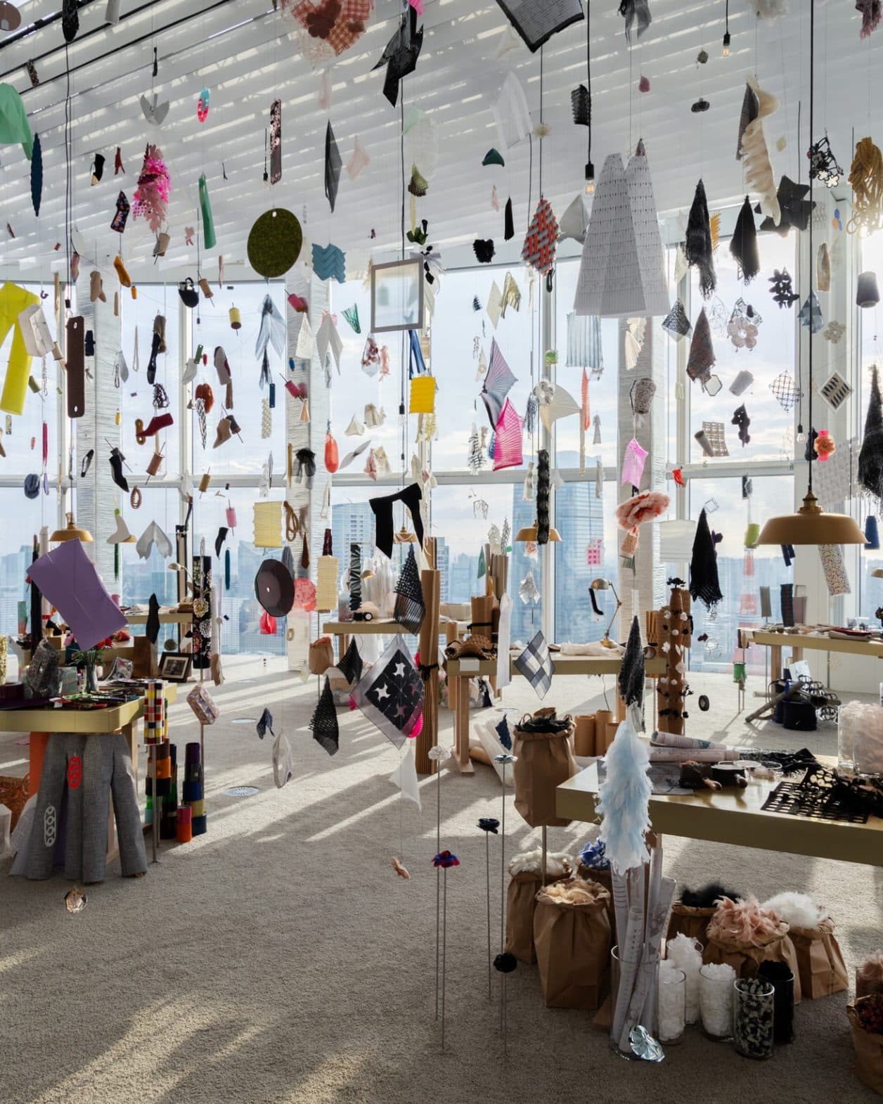 天童木工SHAPE OF TENDO かたちにする。クリエイター：清永 浩文 クリエイティブディレクター 清永氏は1998年にファッションブランド『SOPH. ソフ』を立ち上げた人物。2022年にブランドを離れた現在はJリーグのクリエイティブダイレクターを務めています