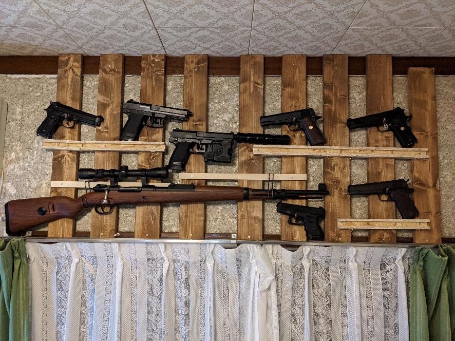 モデルガン ガンラック製作toygun - YouTube