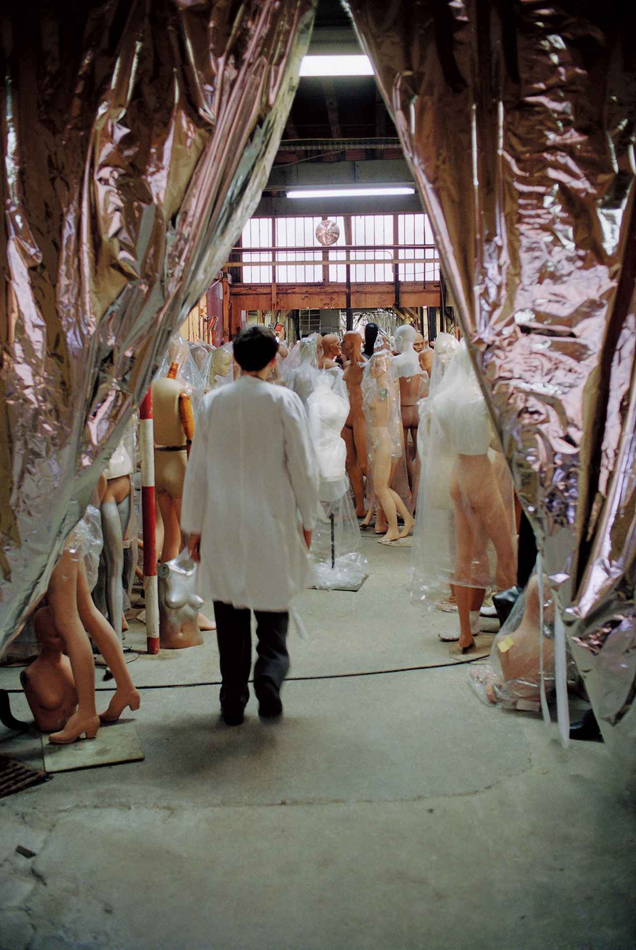 Maison Margiela メゾン マルジェラ の歴史を紐解く前衛的ファッションの軌跡