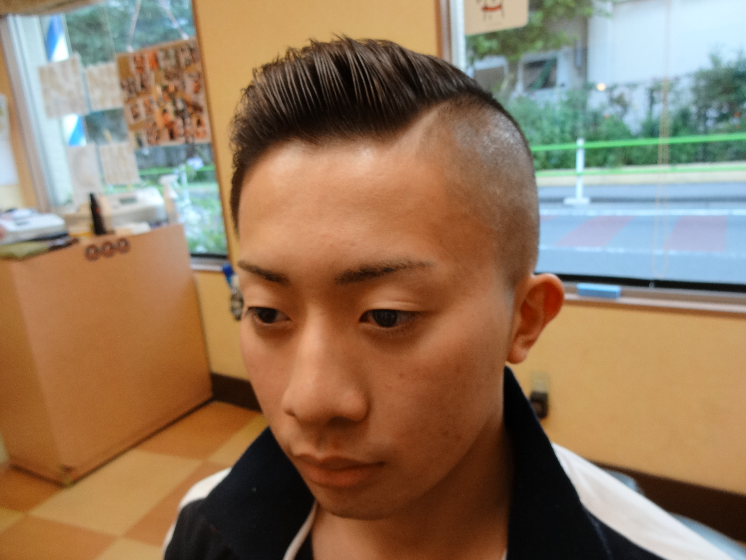 震災刈り×スキンフェード！！！ ｀ω´震災刈り震災刈りパーマフェザーアップクロップツンツンフェードスキンフェード刈り上げbarbarbarberstyleツーブロック日暮里床屋💈ベリーショートアップバング短髪メンズ眉毛無造作ヘア