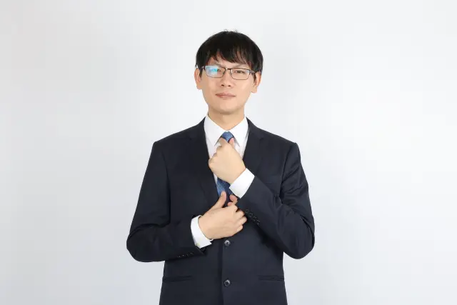 40代メンズのビジネスメガネとは？知的な男性に思われる人気ブランドも - AUENオーエン旧DCOLLECTION-30代・40代・50代からのメンズファッション通販 AUEN