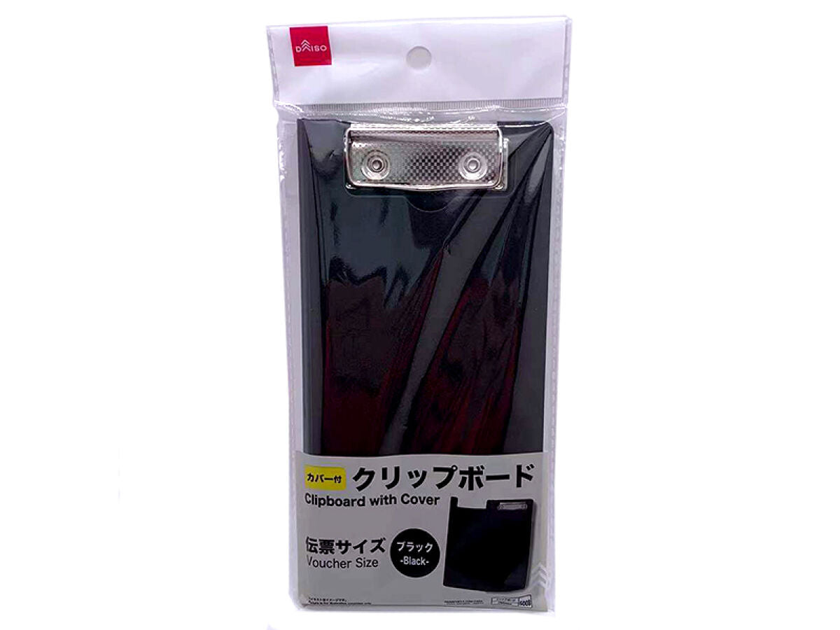 oheyasukkiriセリア購入品 ⁡ 『ついに発売！！伝票用』 ⁡ Seriaのクリップボード マグネットタイプ。A4縦型➡︎A4横型ときて次は伝票用が発売！！ ⁡ 無印良品の 「短冊型メモ チェックリスト」にピッタリ☺︎ ⁡ ▪️強力磁石でパチっと綴じれる！▪️薄型だから持ち運び