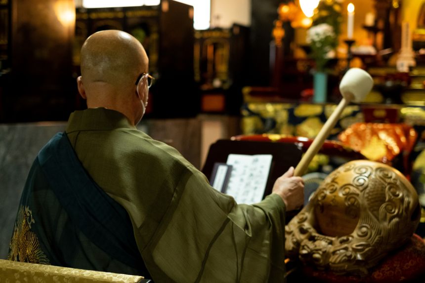 葬式でお坊さんに支払う費用は平均47万円！お布施に関するマナーとは