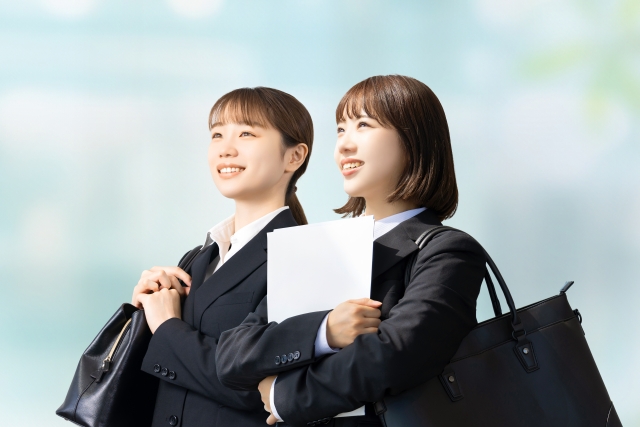 女性の転職スーツはどう選ぶ？注意点から着こなし方まで徹底解説P.S.FA公式通販