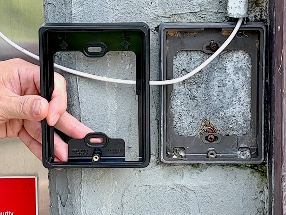 インターホンが故障したので個人で交換・取り替えをしてみたら意外と簡単にできました : 鳥取の社長日記