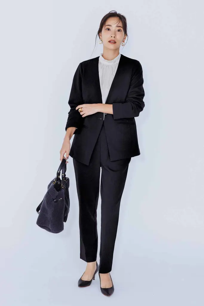 女性のビジネスカジュアルとは？オフィスカジュアルとの違いや春夏秋冬コーデ術をご紹介Niau ニアウ