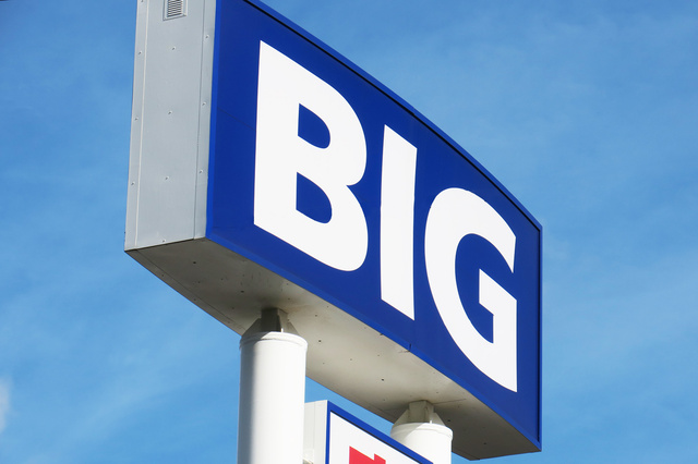 鈴鹿市 BIGMOTOR鈴鹿中央通り店が閉店、看板がはがされていました。号外NET 鈴鹿市・亀山市